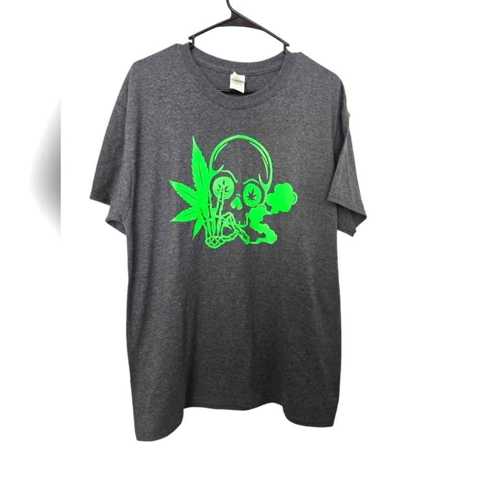 Gray T-Shirt with Neon Green Graphic Size L